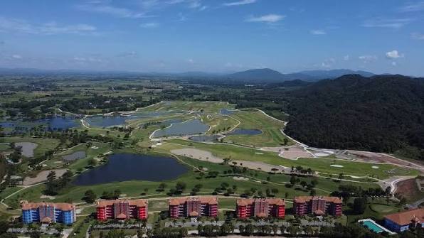 Happy City Golf Resort