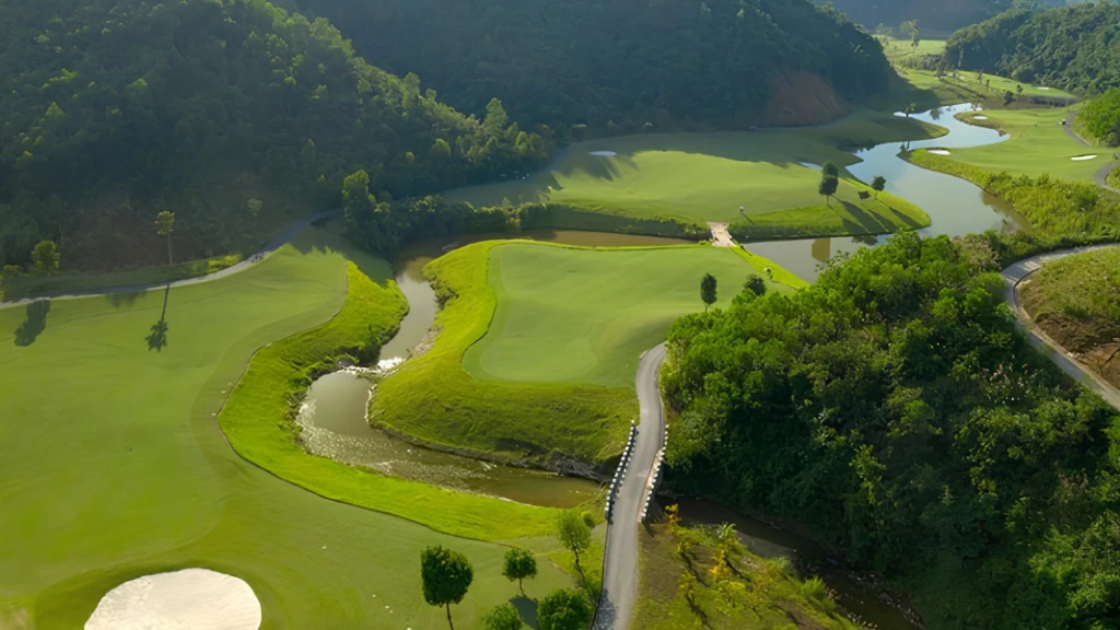 Montaña Course Hoa Binh